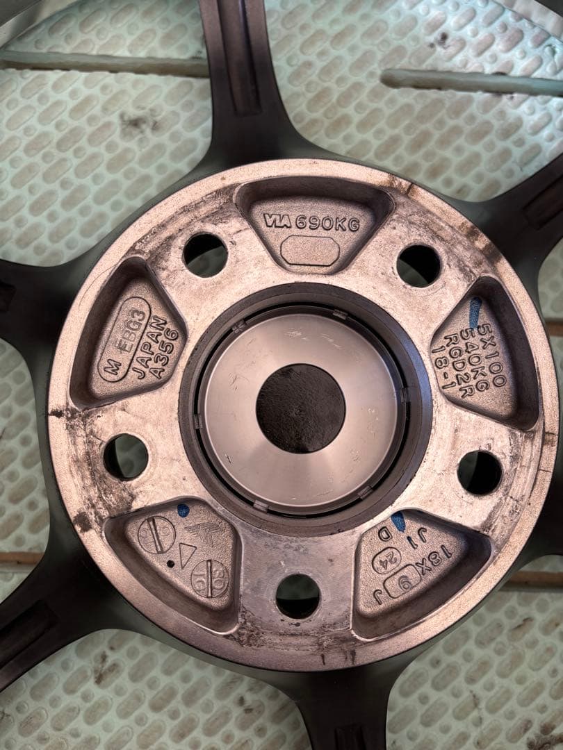 よちさん専用ADVAN Racing RG-D2 18インチ GTRdesign