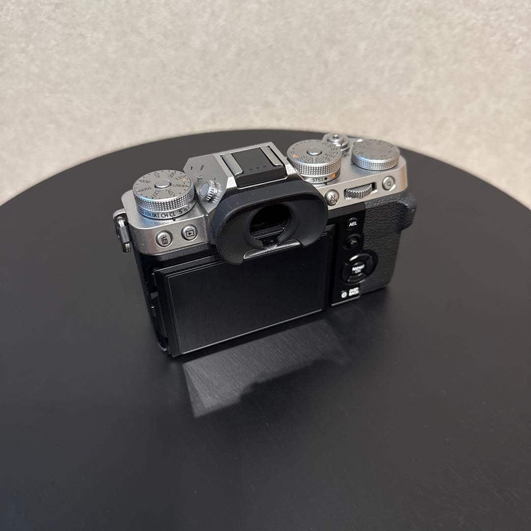 【極美品】Fujifilm X-T5 シルバー 本体　ショット5912回