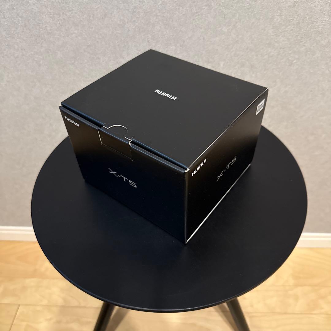【極美品】Fujifilm X-T5 シルバー 本体　ショット5912回
