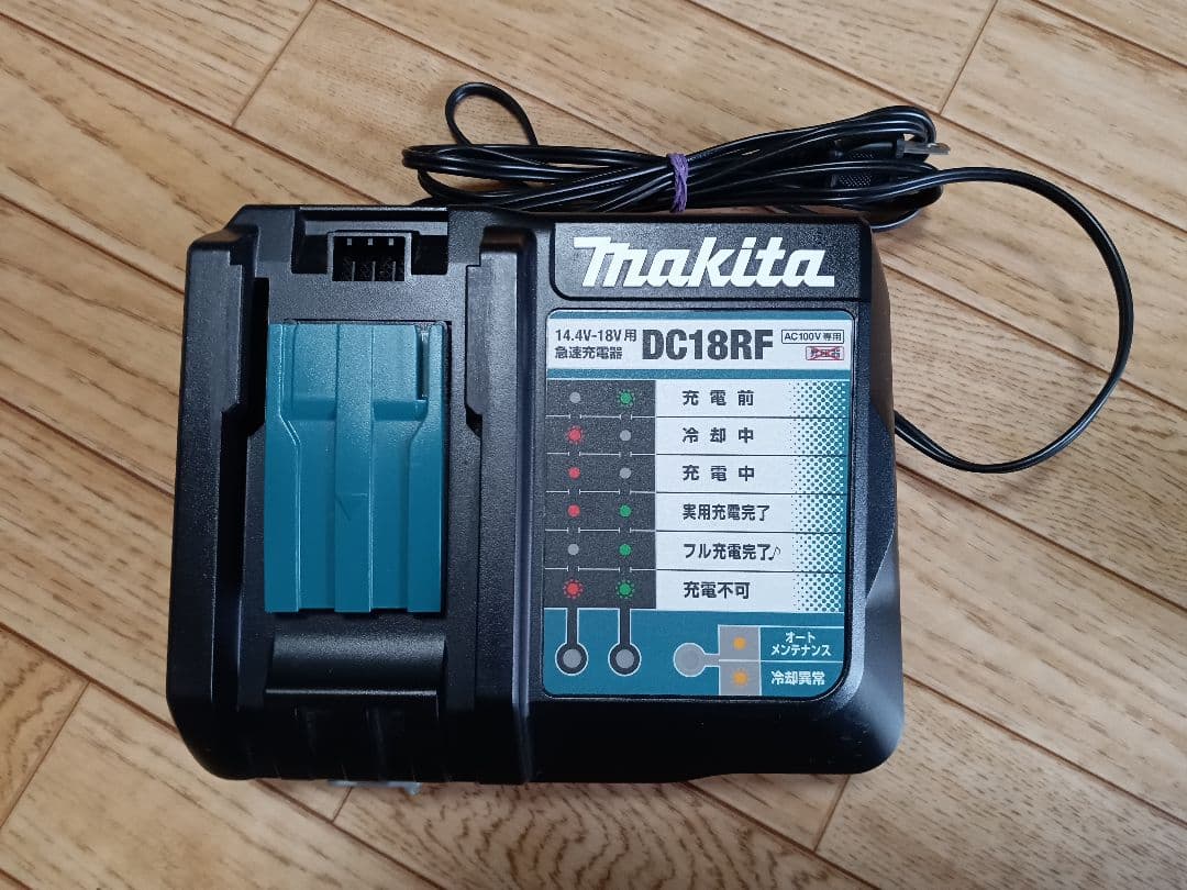 マキタ充電式クリーナCL141FD サイクロン、バッテリー、充電器、スタンド付