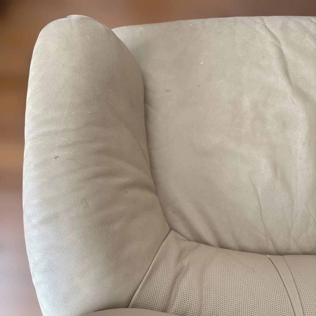 カリモク　ライトベージュ レザー 2人掛けソファ　2月14日まで