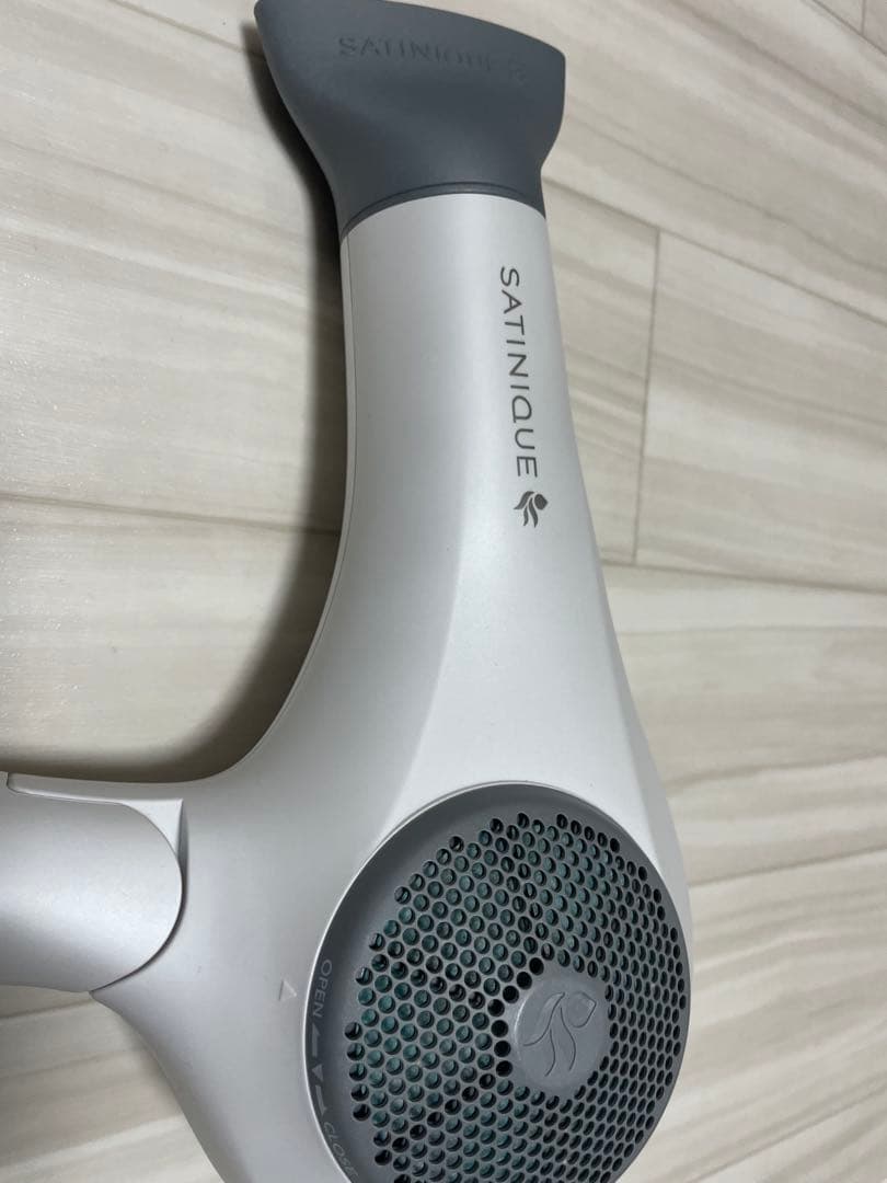 2023年購入 アムウェイ サテニーク バランスイオン ヘア ドライヤー ↓