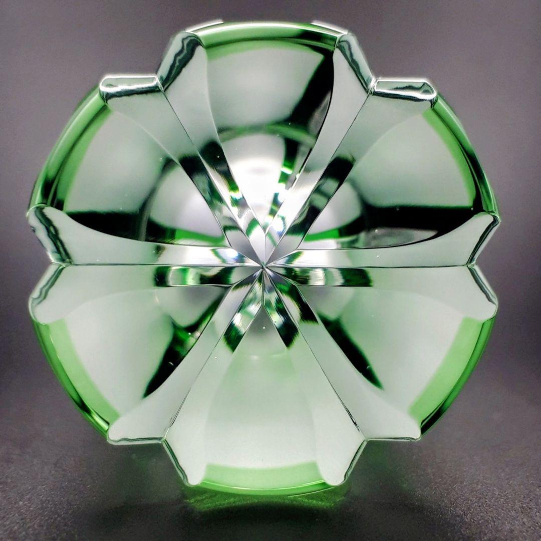 江戸切子の店 ✾ 華硝 ✾　薄緑色被せ　　　一輪挿し　　【 未使用・ 美品 】