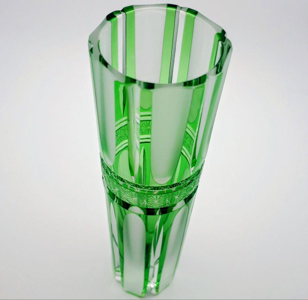 江戸切子の店 ✾ 華硝 ✾　薄緑色被せ　　　一輪挿し　　【 未使用・ 美品 】