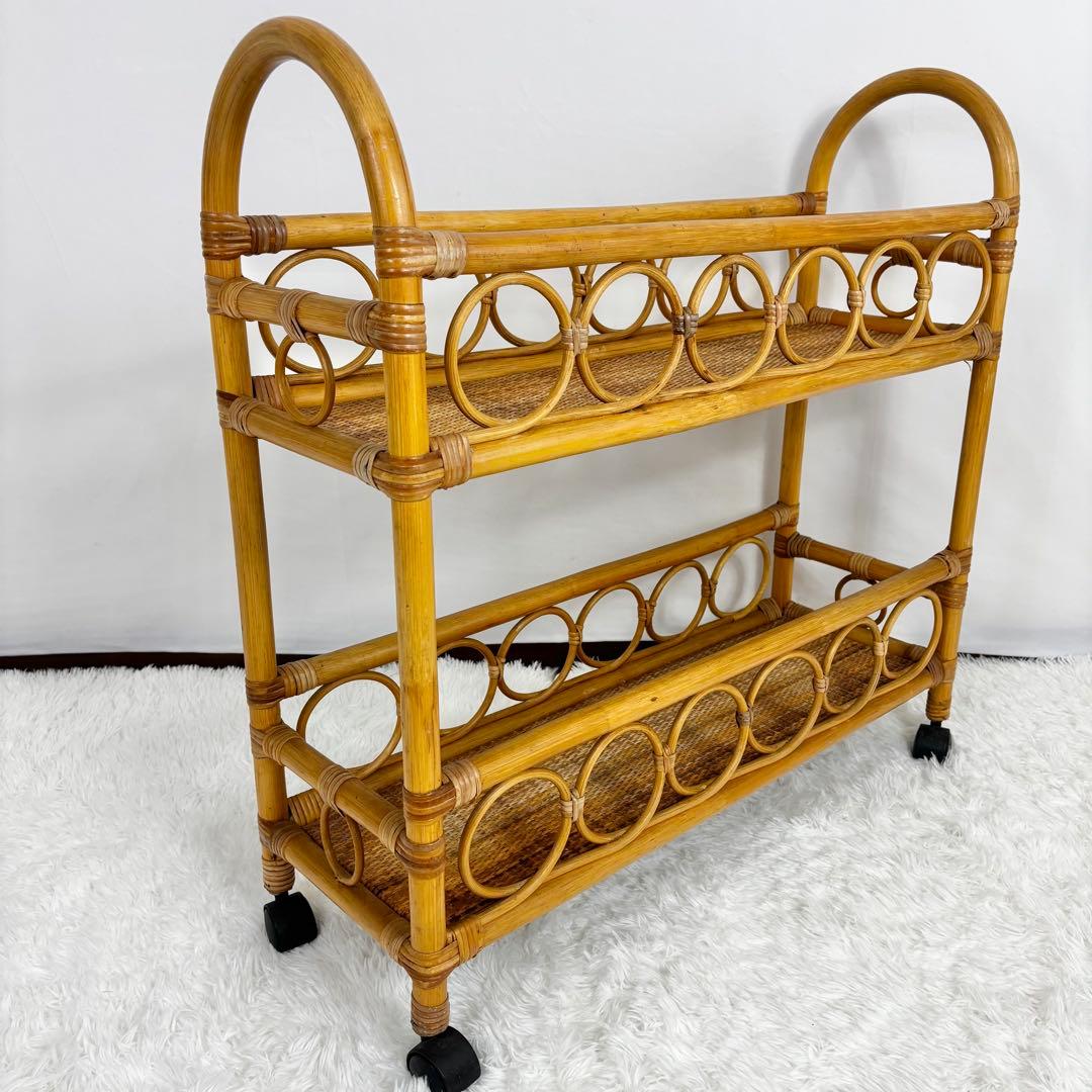 美しいラタン 2段のラック　シェルフ 飾り棚 　籐家具　キャスター付き