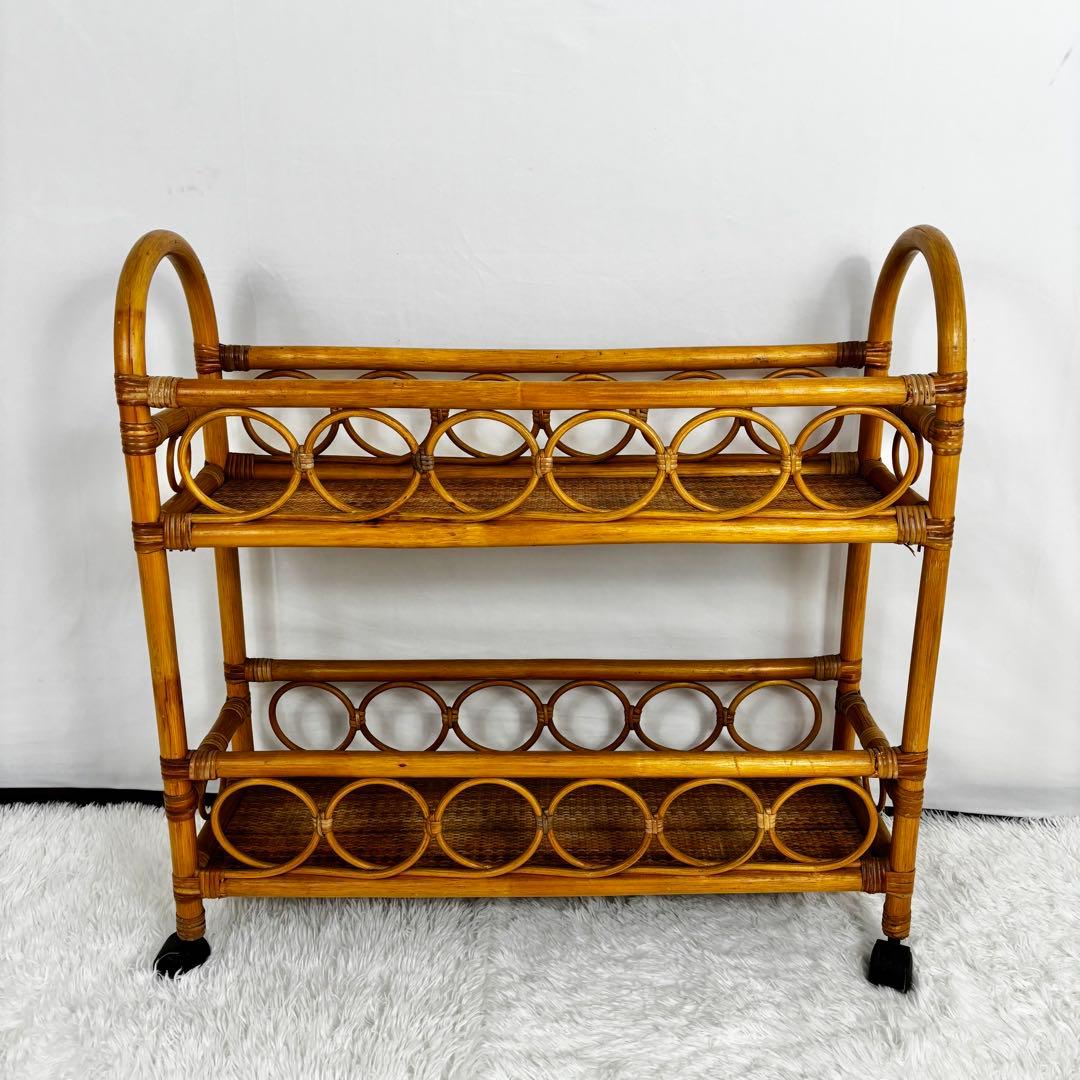 美しいラタン 2段のラック　シェルフ 飾り棚 　籐家具　キャスター付き