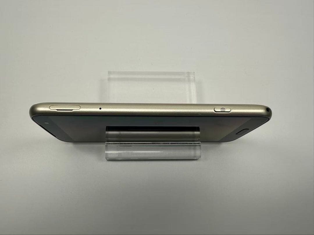 極美品 NTT docomo らくらくスマートフォン F-53E ゴールド