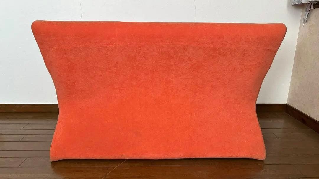 オシャレな2人掛けソファー　オレンジピンク　ピーチスキン
