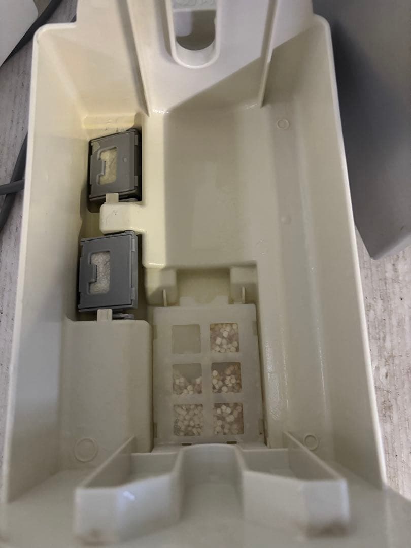 パナソニック 空間除菌脱臭機 ジアイーノ　F-MV3000