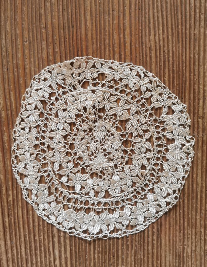 アンティークイタリア マルチーズレース 黄金色の絹糸ボビン編み 19㎝ドイリーβ