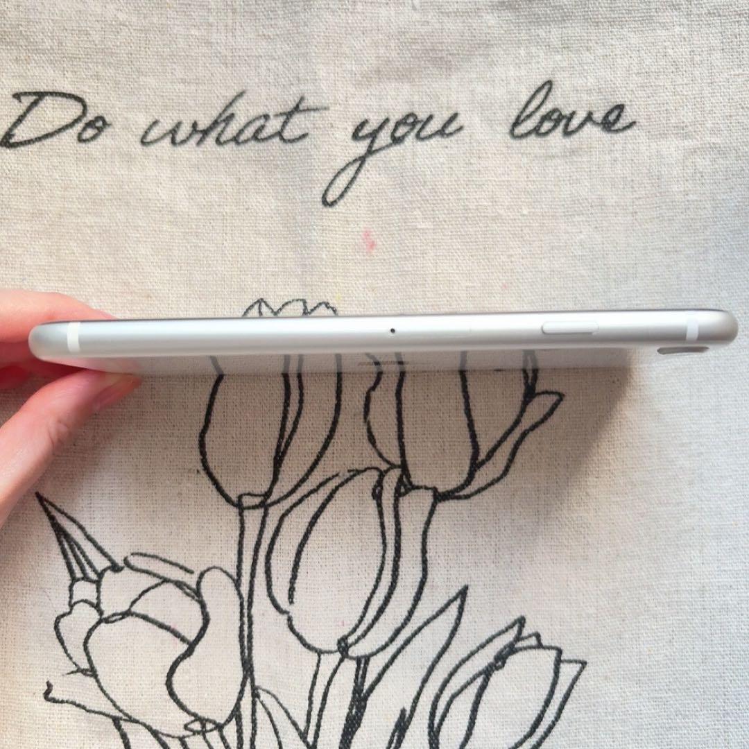 iPhone SE 第2世代 本体 充電器 イヤホン 64GB SIMフリー