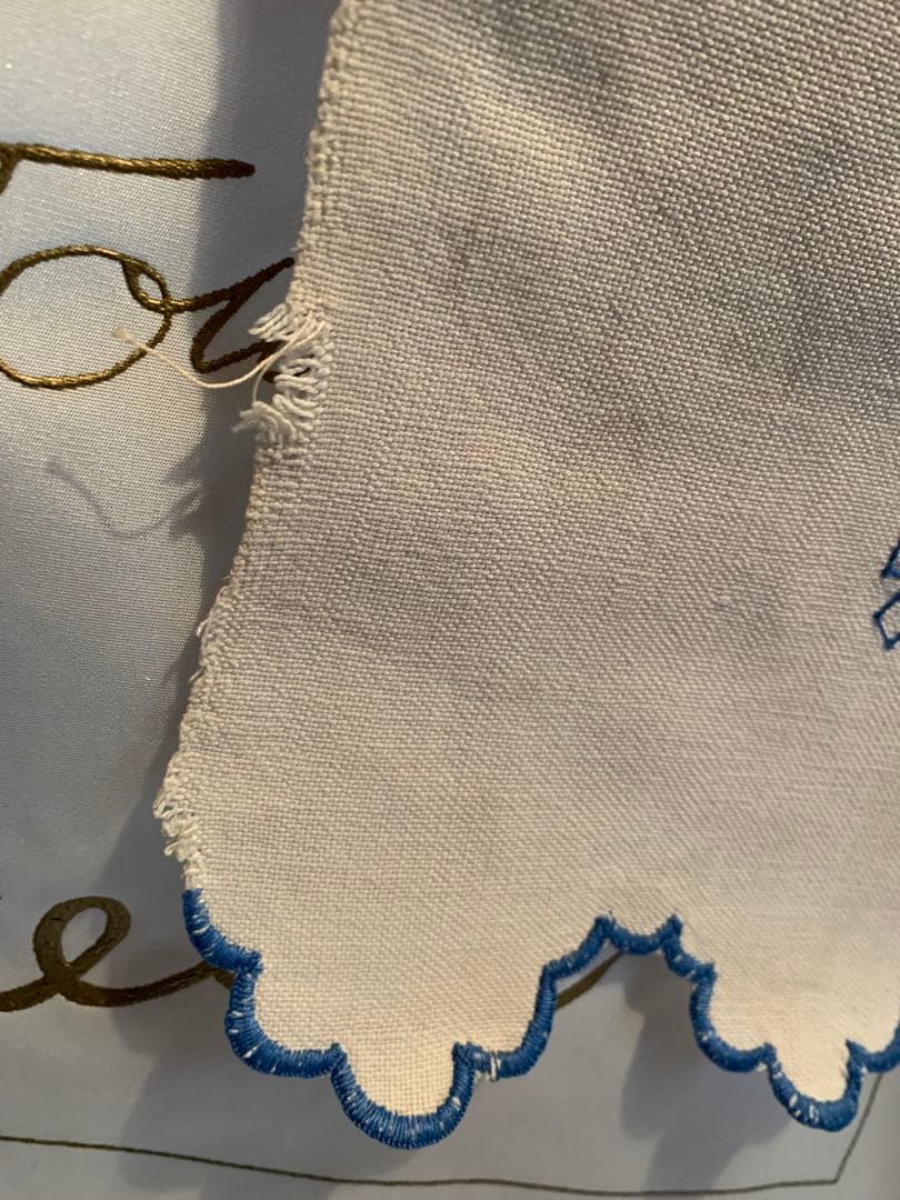 フランスアンティーク　可愛い燕2羽とガーランドがブルーの糸で刺繍された素敵な布！