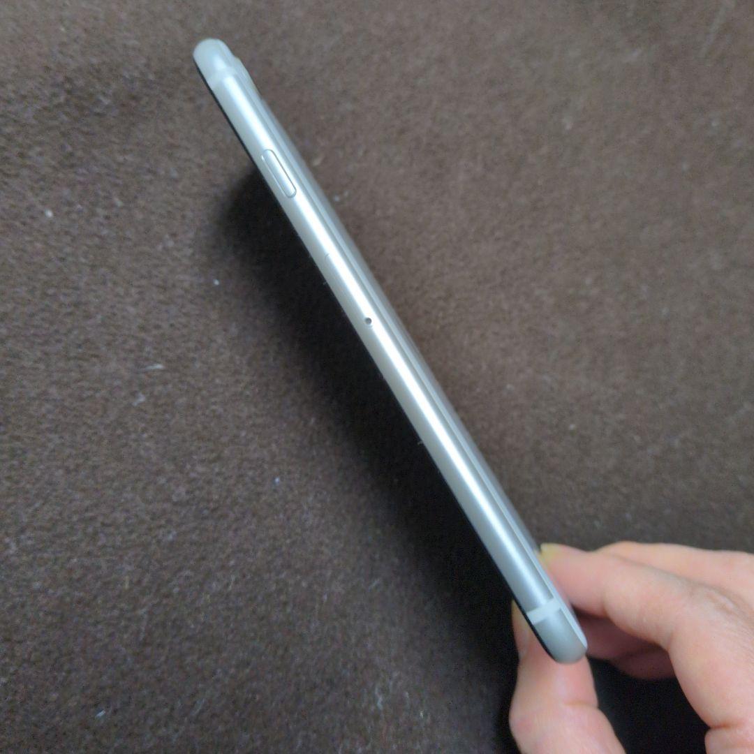 美品おまけ付き　iPhone SE第2世代 64GB SIMフリバッテリー84%