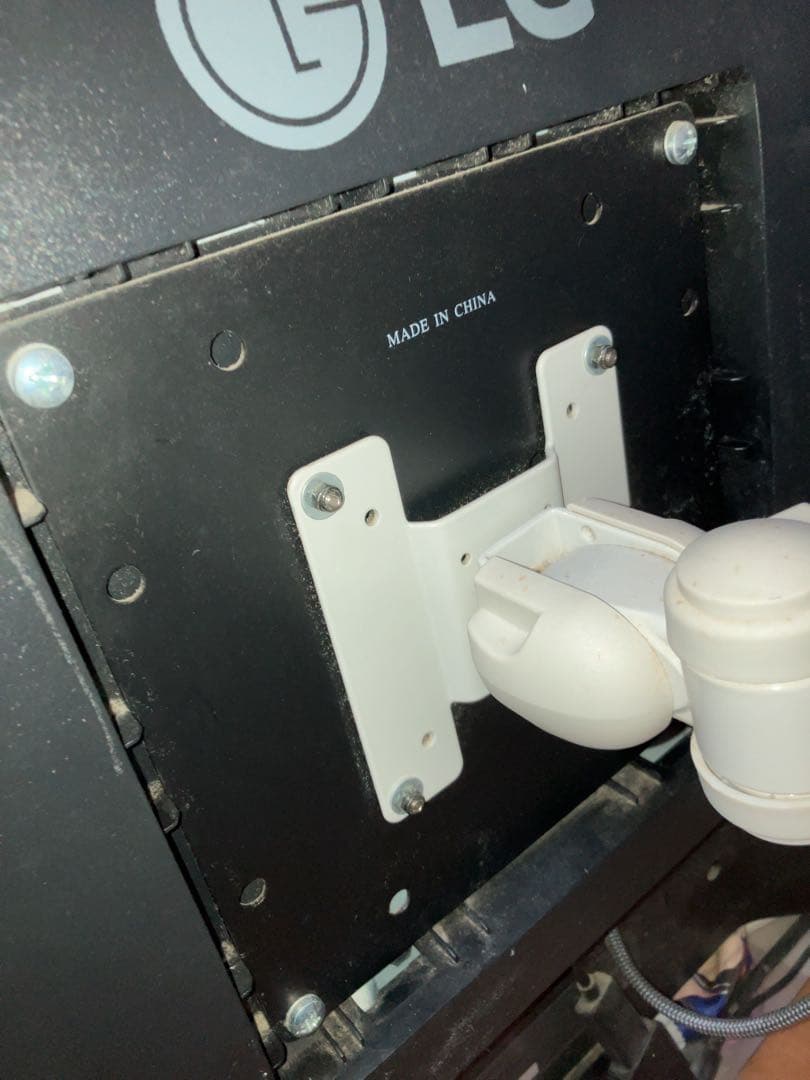 LG 43UN700 42.5インチモニター　中古　傷や汚れあり