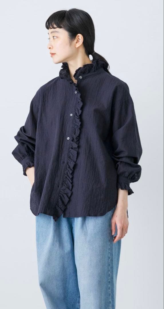 かぐれ　コットンリネンフリルカラーシャツ　ネイビー