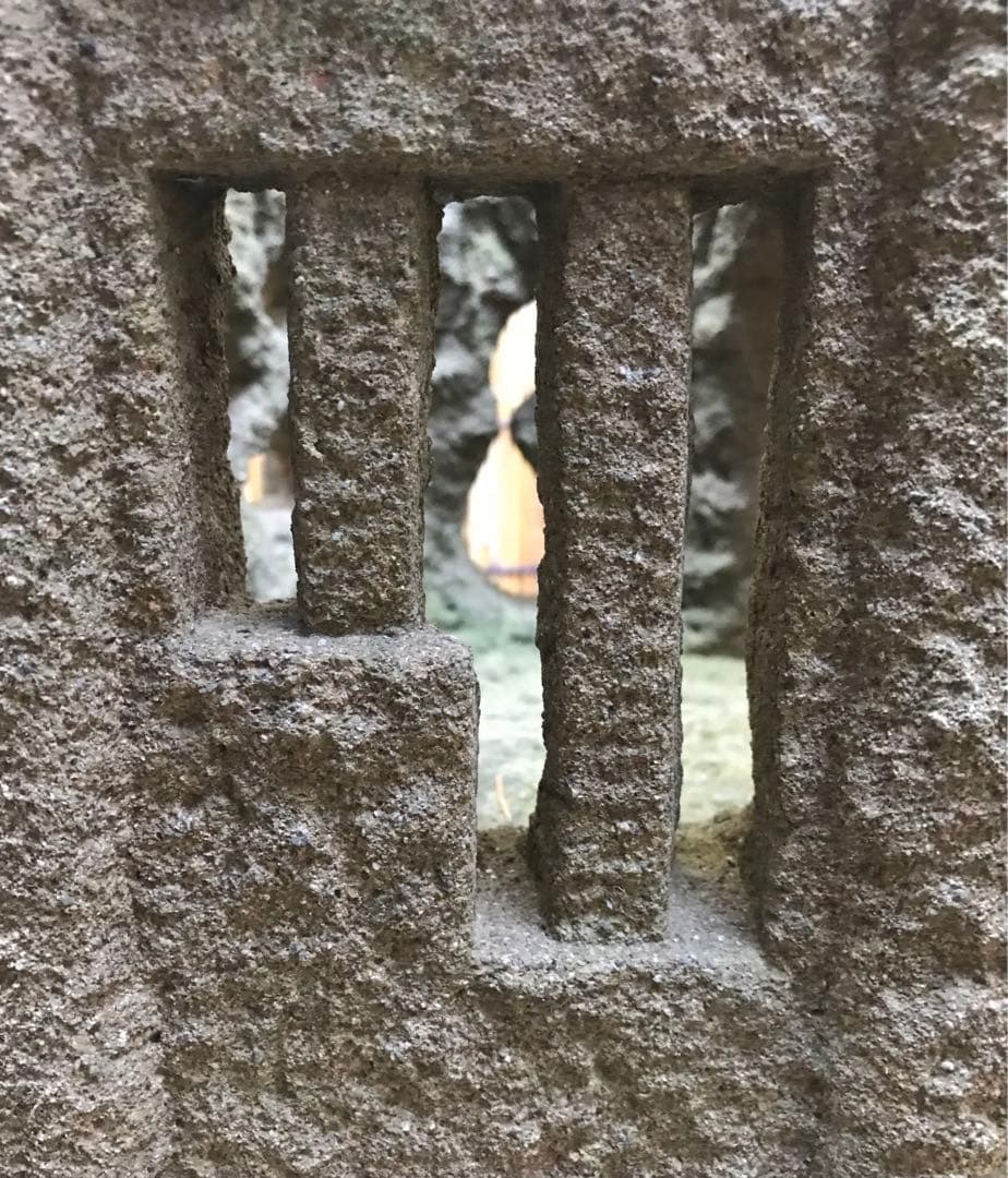 【昔の石灯篭の火袋・オブジェ・露地足元照らし】オブジェ・庭石・置物・ガーデニング