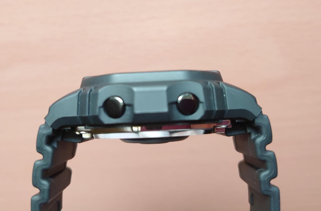 【美品】 G-SHOCK DW-H5600-1JR G-SQUAD 光学式センサ