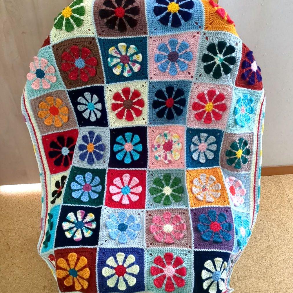 モチーフ編み マルチカバー ブランケット グラニースクエア 手編み カラフル