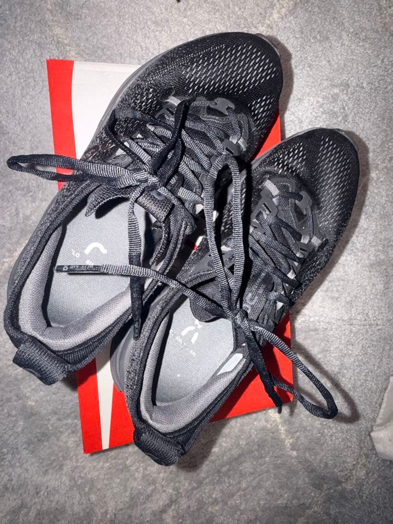 On Cloudsurfer Maxワイド 25.5