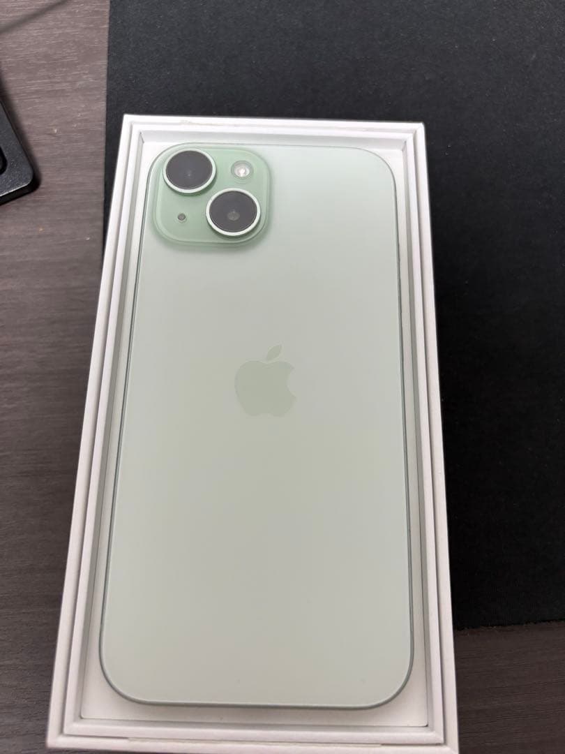 iPhone 15 256gグリーンSIMフリー　保護フィルム付き