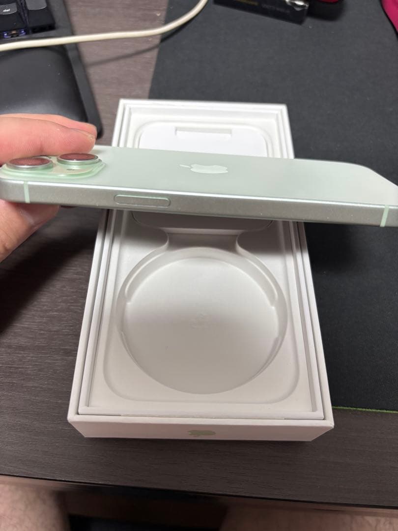 iPhone 15 256gグリーンSIMフリー　保護フィルム付き