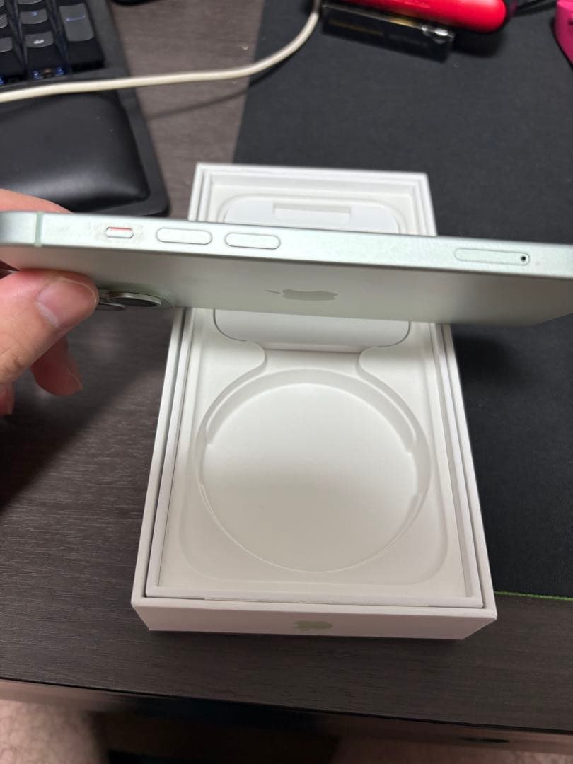 iPhone 15 256gグリーンSIMフリー　保護フィルム付き