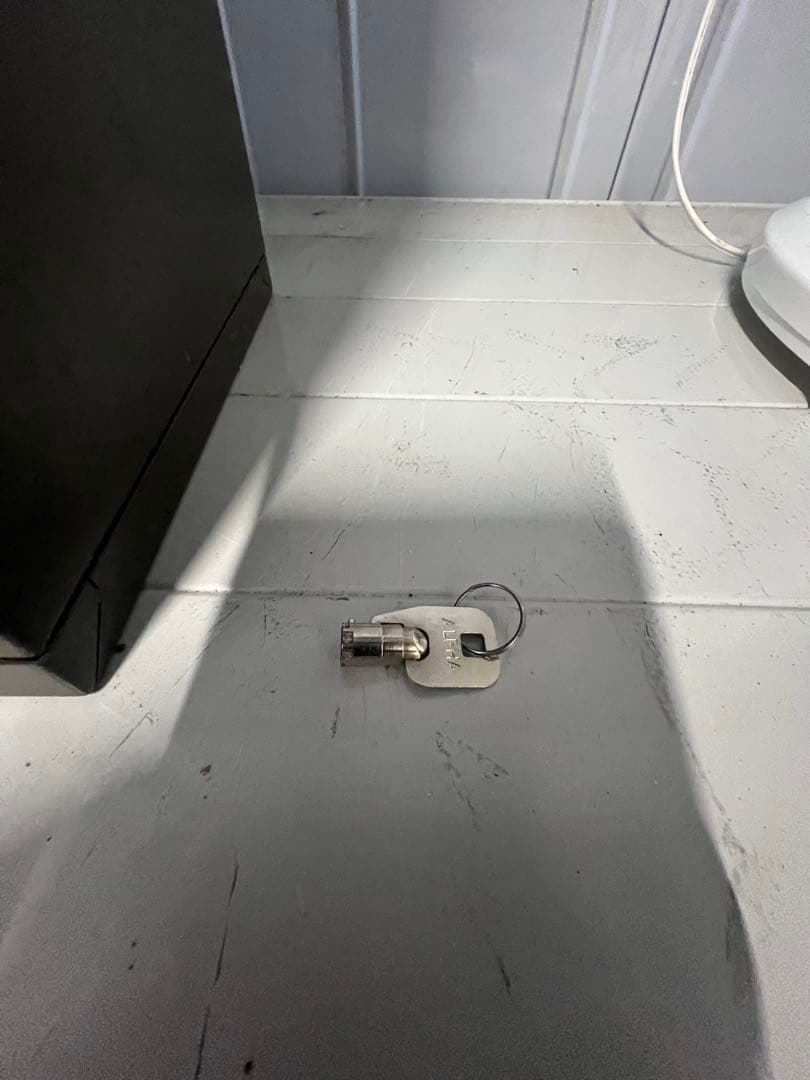 ダイト電源不要の自販機　動作確認済み 手動式自動販売機　鍵付き 貝印昭和レトロ