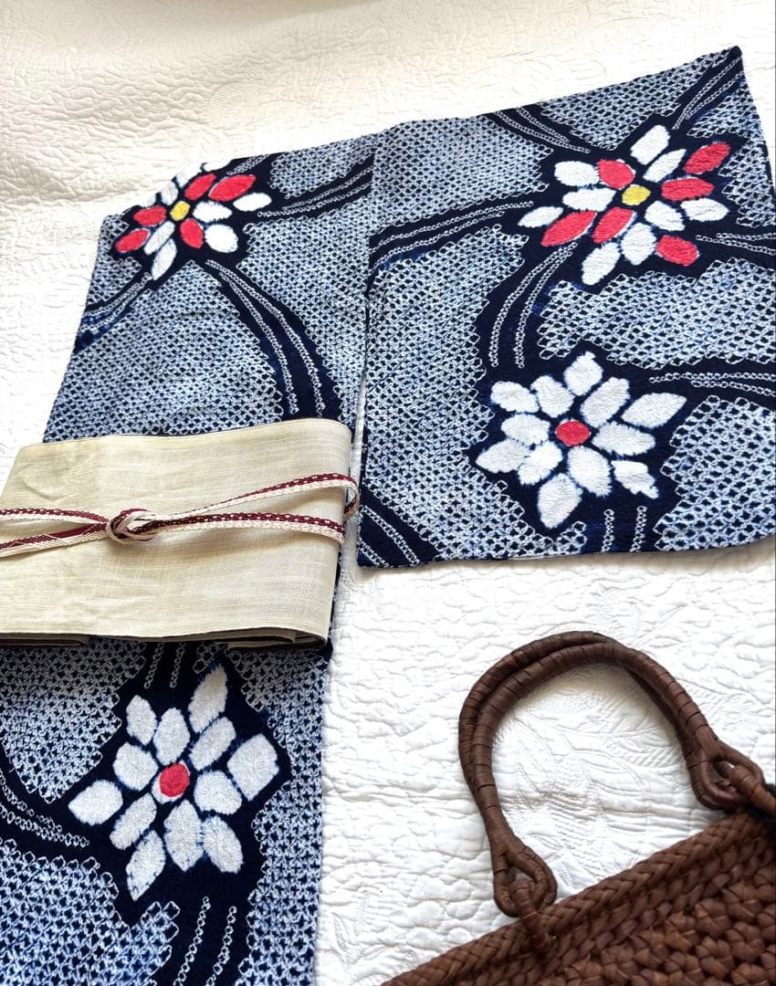 粋な大人の浴衣 ◆ 有松絞り 舞花文 モダンな柄いき