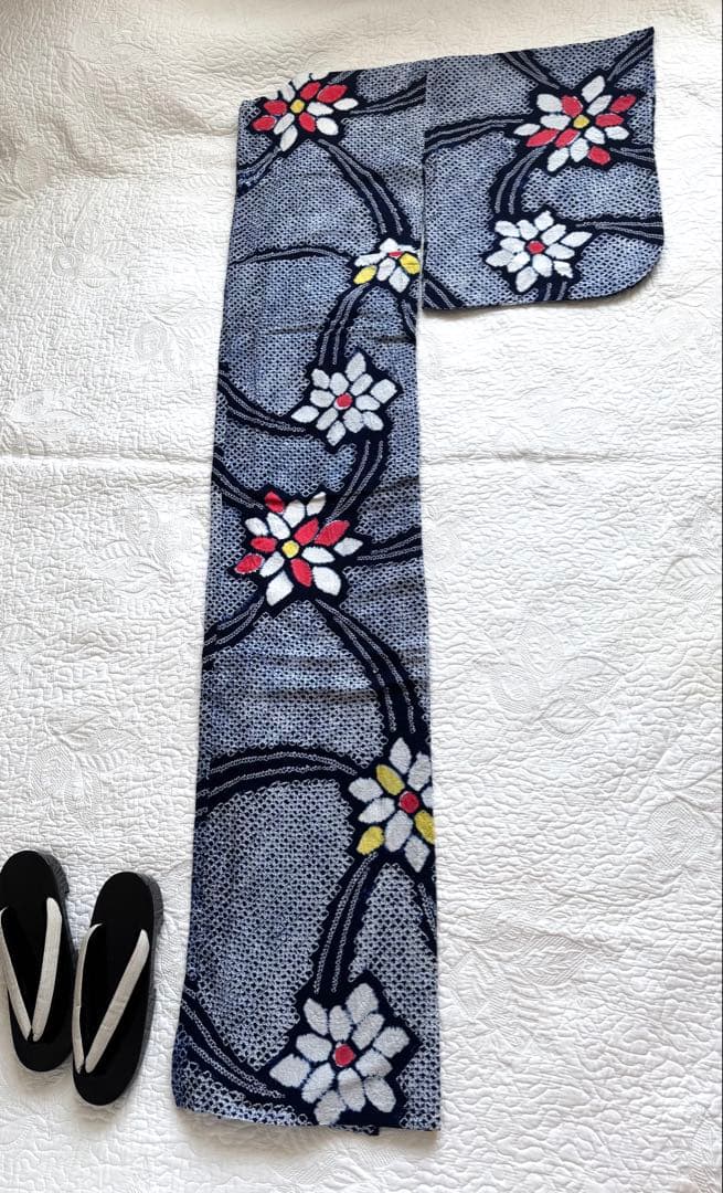 粋な大人の浴衣 ◆ 有松絞り 舞花文 モダンな柄いき