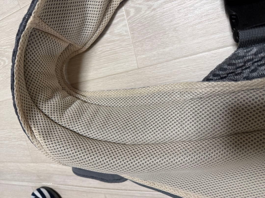 bebe swan メッシュ抱っこ紐　グレー