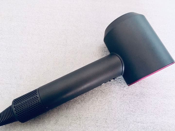 ヘアドライヤー dyson HD01 IIF