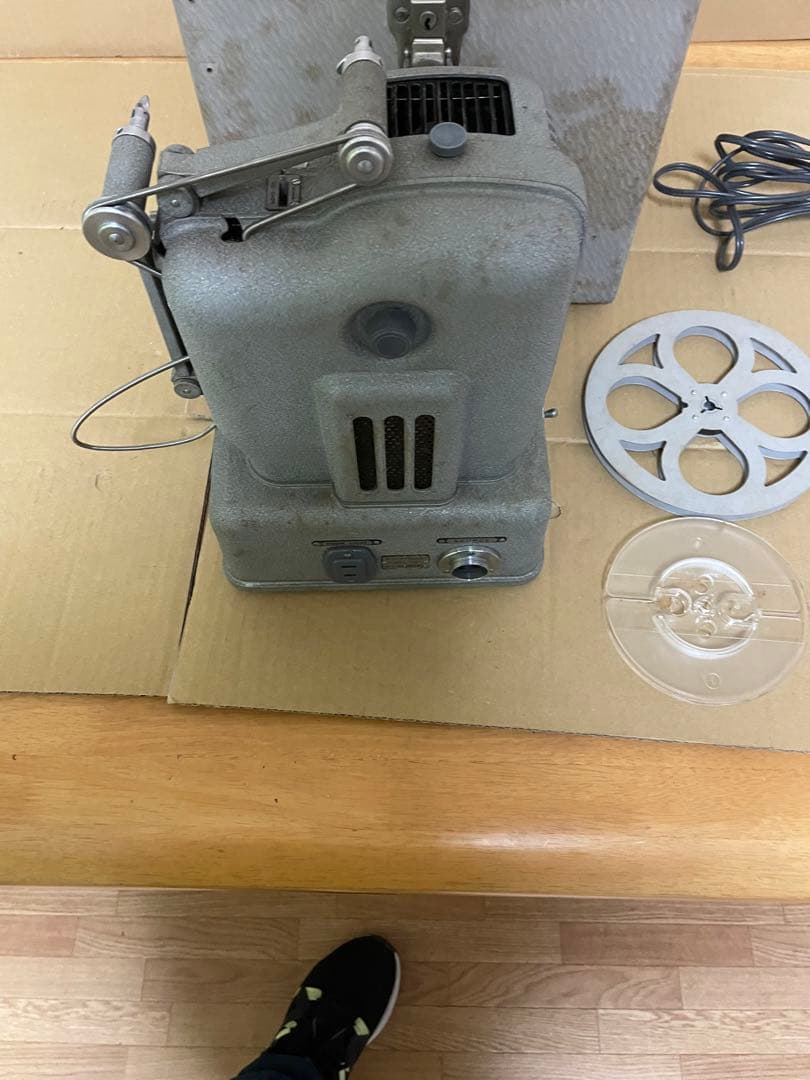 ELMO E-80 8㎜ プロジェクター 映写機【ジャンク品】