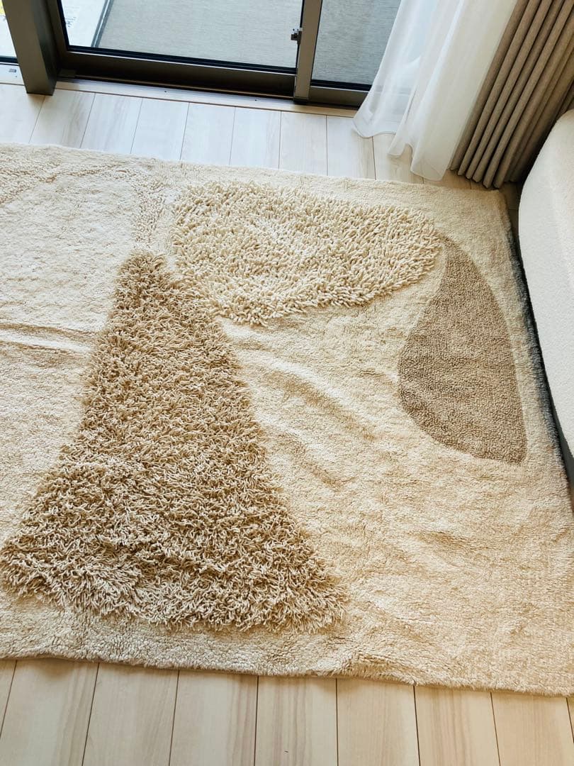 新品未使用　KANADEMONO アイボリー　ラグ　デザイン性 オシャレ