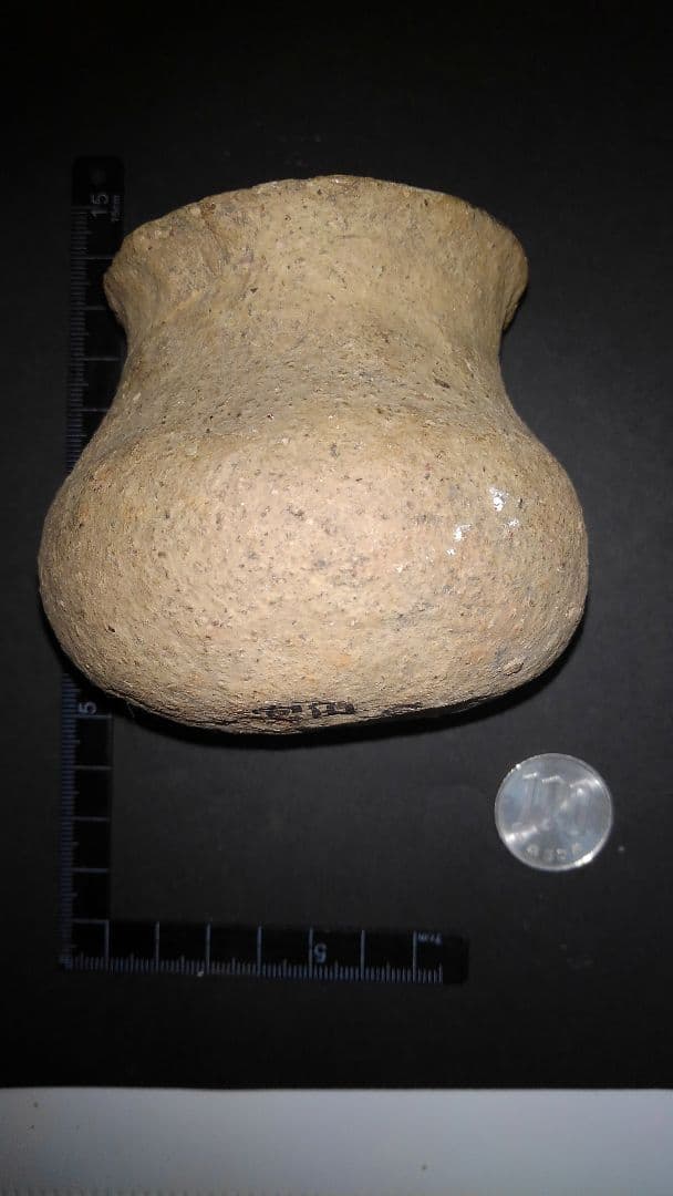 縄文時代前期 (出土品)　高さ約8㎝　約140g  ほぼ完品