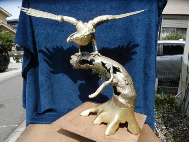 ゴールド松鷹（高47.5cm）鋳鉄製 鷹の置物14.6kg