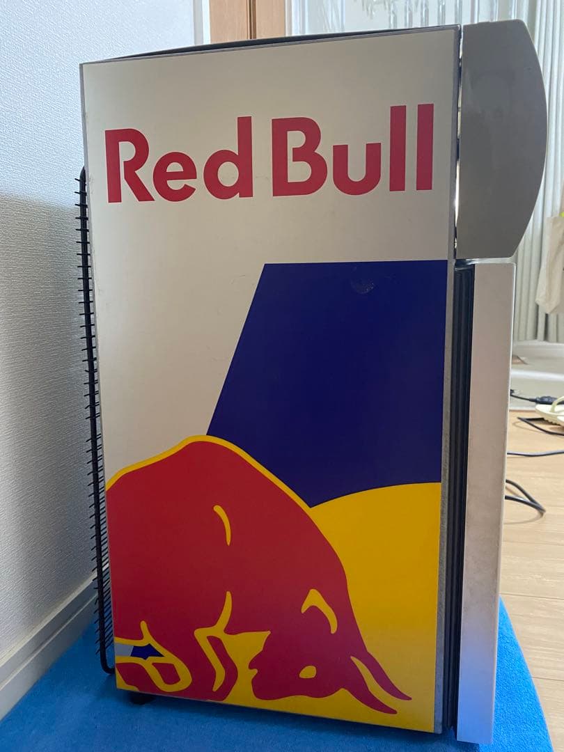 Red Bull 冷蔵庫 B級品（全面上部レッドブルマーク分破損あり）