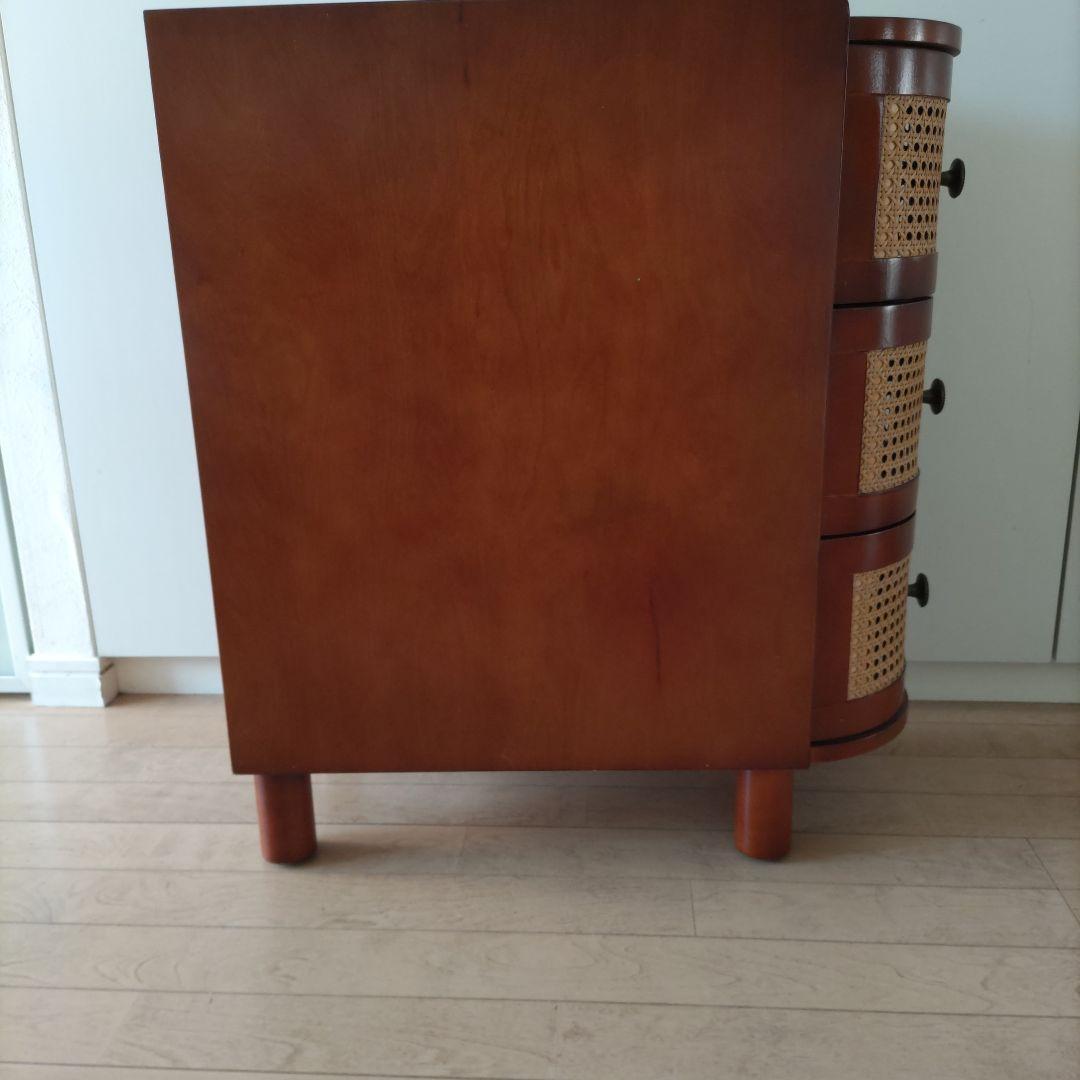 ６０％オフ【未使用に近い】 サイドテーブル ラタン調 引出し付テーブル 木製