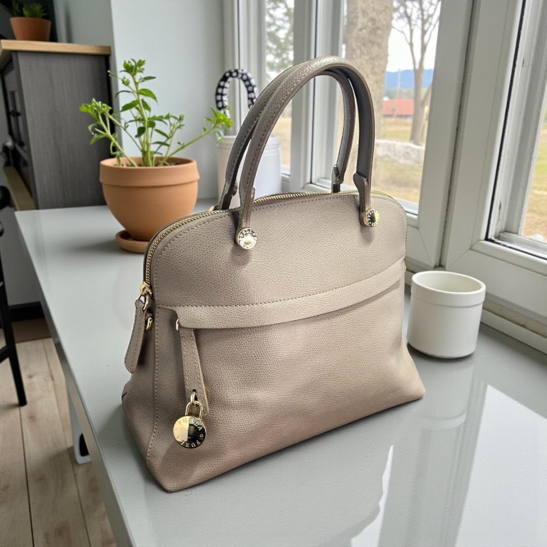 正規品＆人気カラー‼️ フルラ パイパー ２ＷＡＹ ショルダーバッグ グレージュ