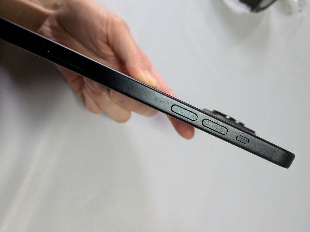 中古　iPhone15 128GB simフリー