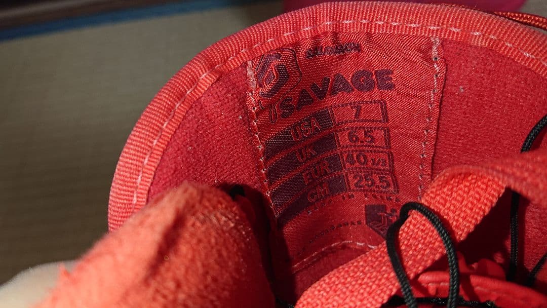 SALOMON サベージ 25,5 レッド 二回ほど使っています。長期保管品