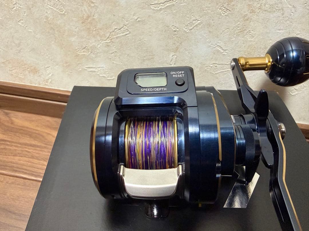 ダイワ ベイトリール ソルティガIC 300-DH(右)