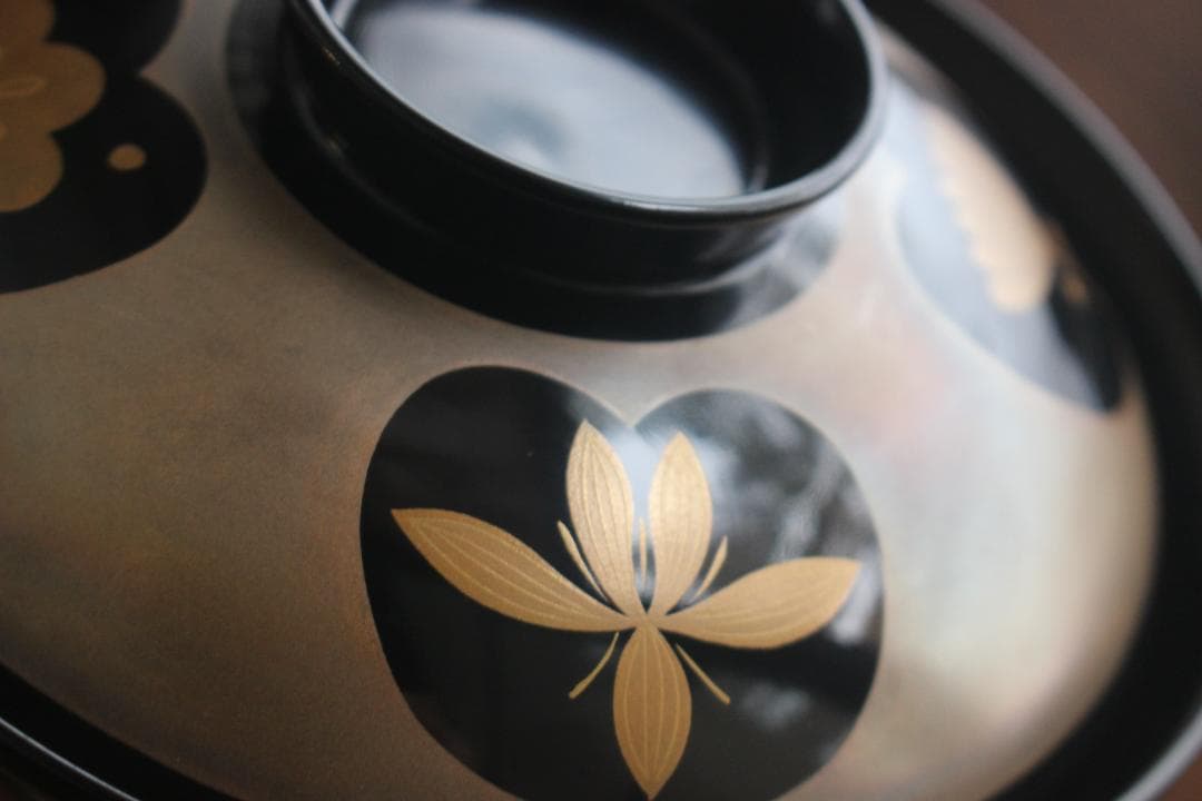 デッドストック！極上銀地に優美な四君子蒔絵の映えるお椀2点（検輪島塗蒔絵椀煮物椀