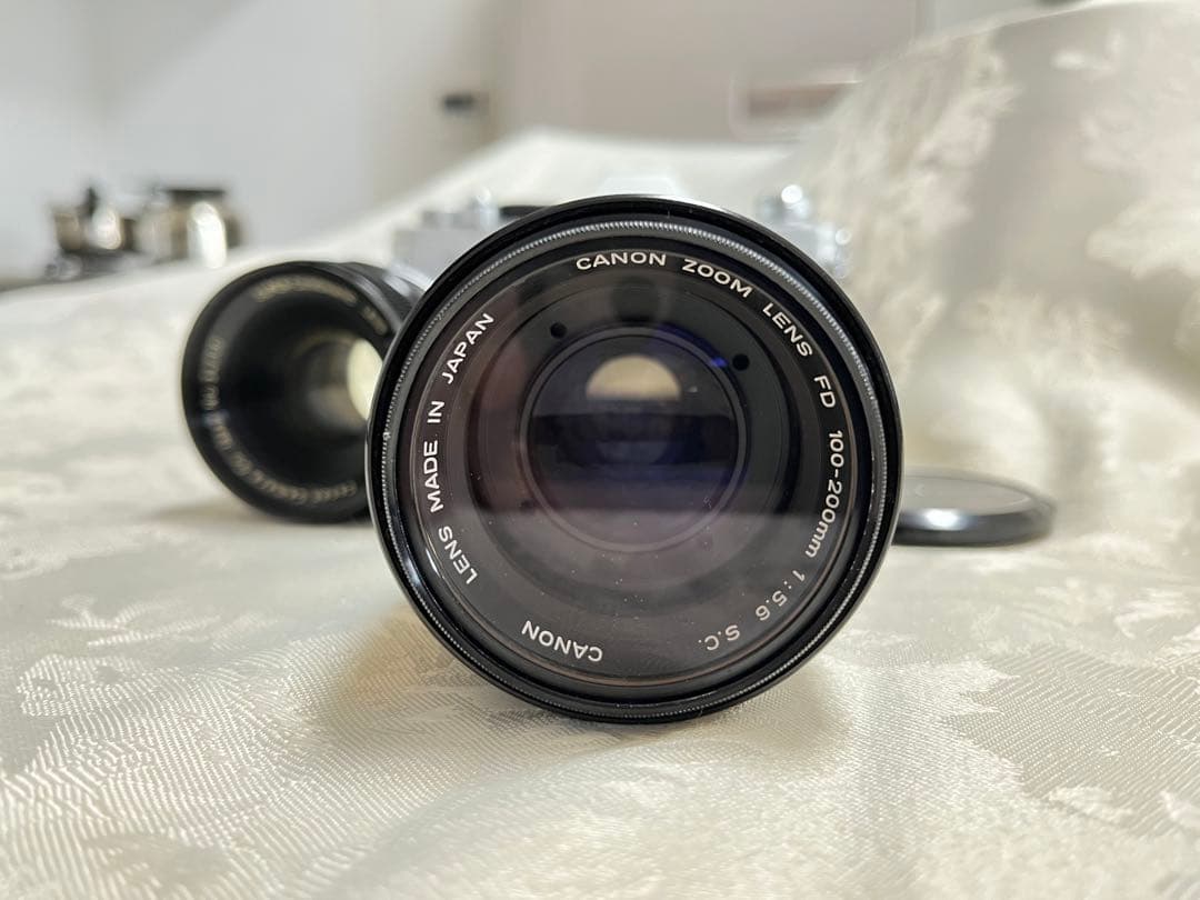 Canon FTbと純正レンズf1.8/50mmとズームf5.6 100-200