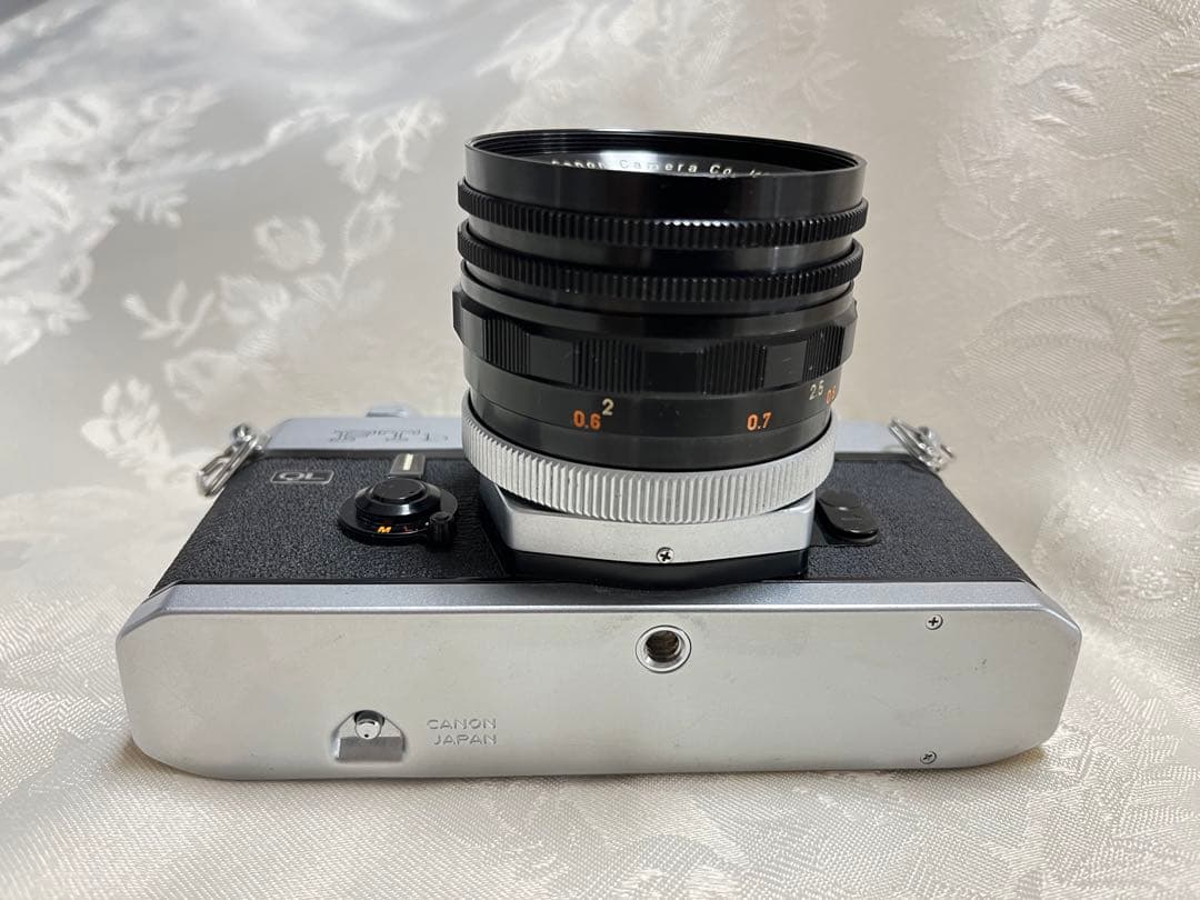 Canon FTbと純正レンズf1.8/50mmとズームf5.6 100-200