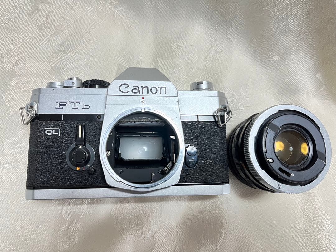 Canon FTbと純正レンズf1.8/50mmとズームf5.6 100-200