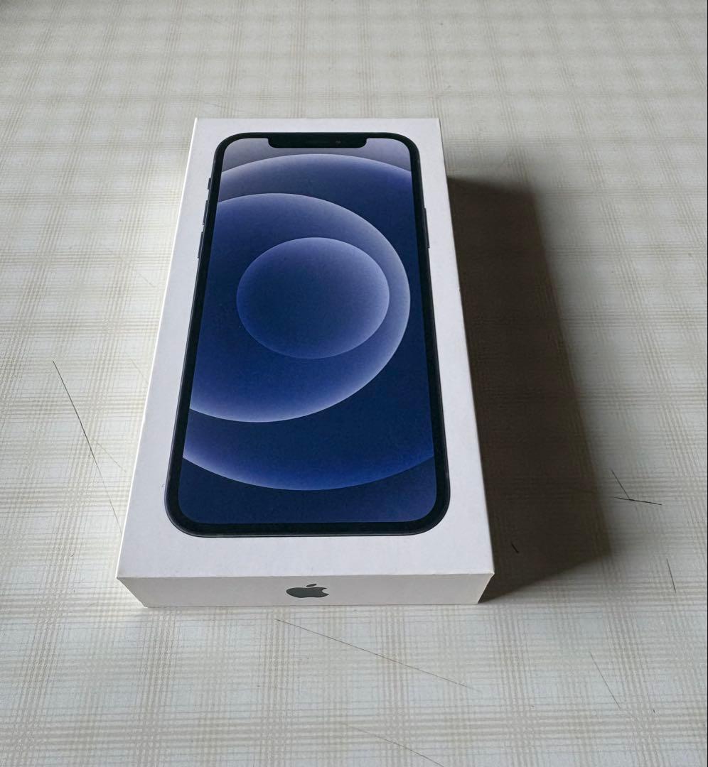 iPhone12 ブラック　背面に傷あり