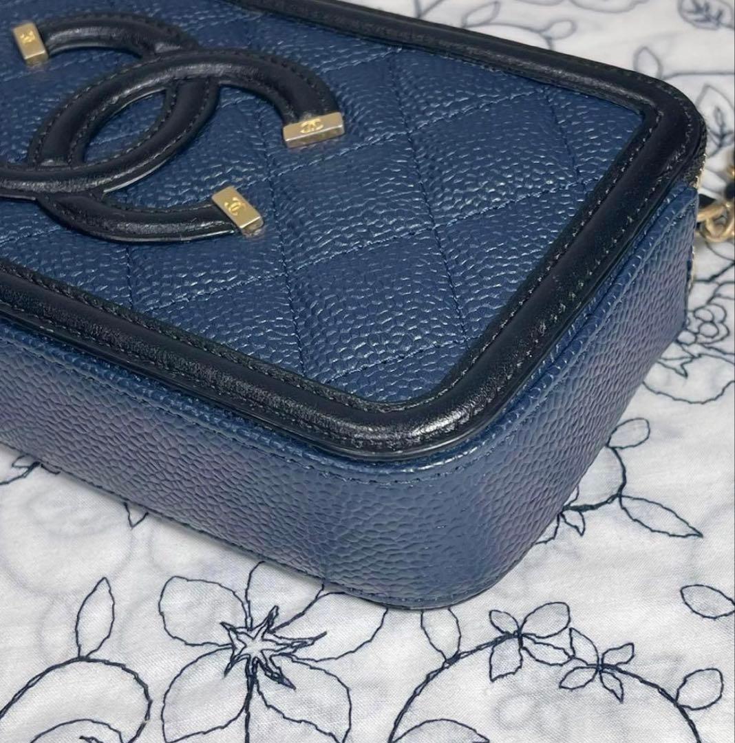 CHANELシャネル【ほぼ新品】チェーンウォレット バイカラー