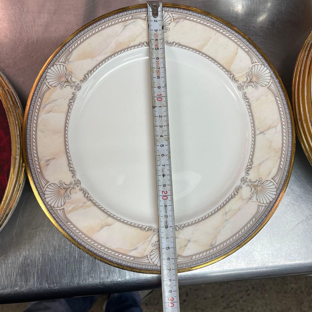 エレガントなセラミック皿 3点セット