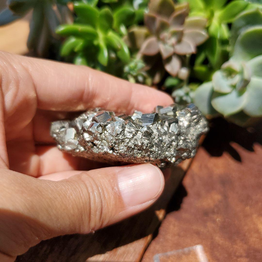 パイライト原石　大きめ　結晶7　ペルー産　鉱物標本（黄鉄鉱）