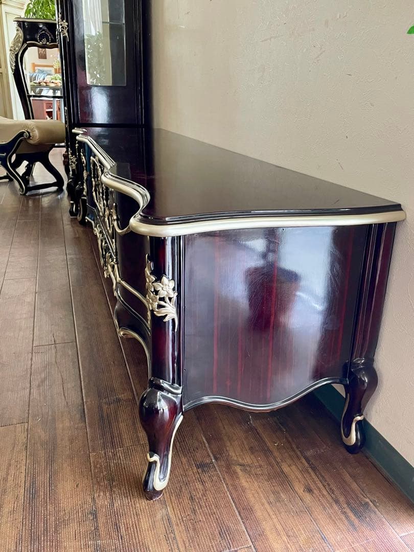 r151r121 ヨーロッパ アンティーク調のクラシックローボード サイドボード